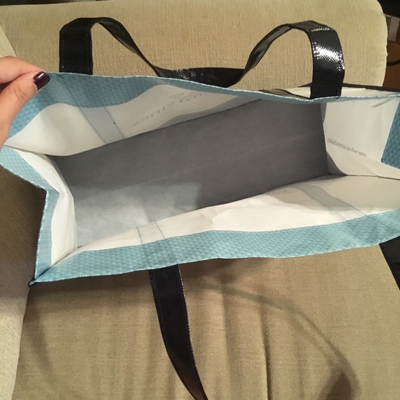 Vineyard Vines Bag - Picture 6 of 7